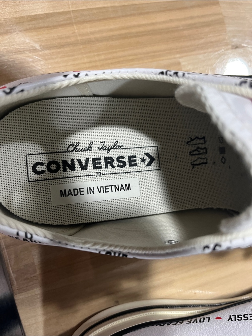 Converse Women's White Low-Top Sneakers with Red Heart love fearlessly new NWOB - Picture 9 of 12